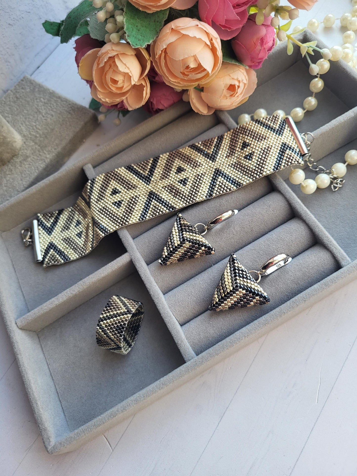 Geometric Beaded Jewelry Set – Handmade Bracelet 15×3 cm, Ring and Earrings/Black and silver Beaded Jewelry Set