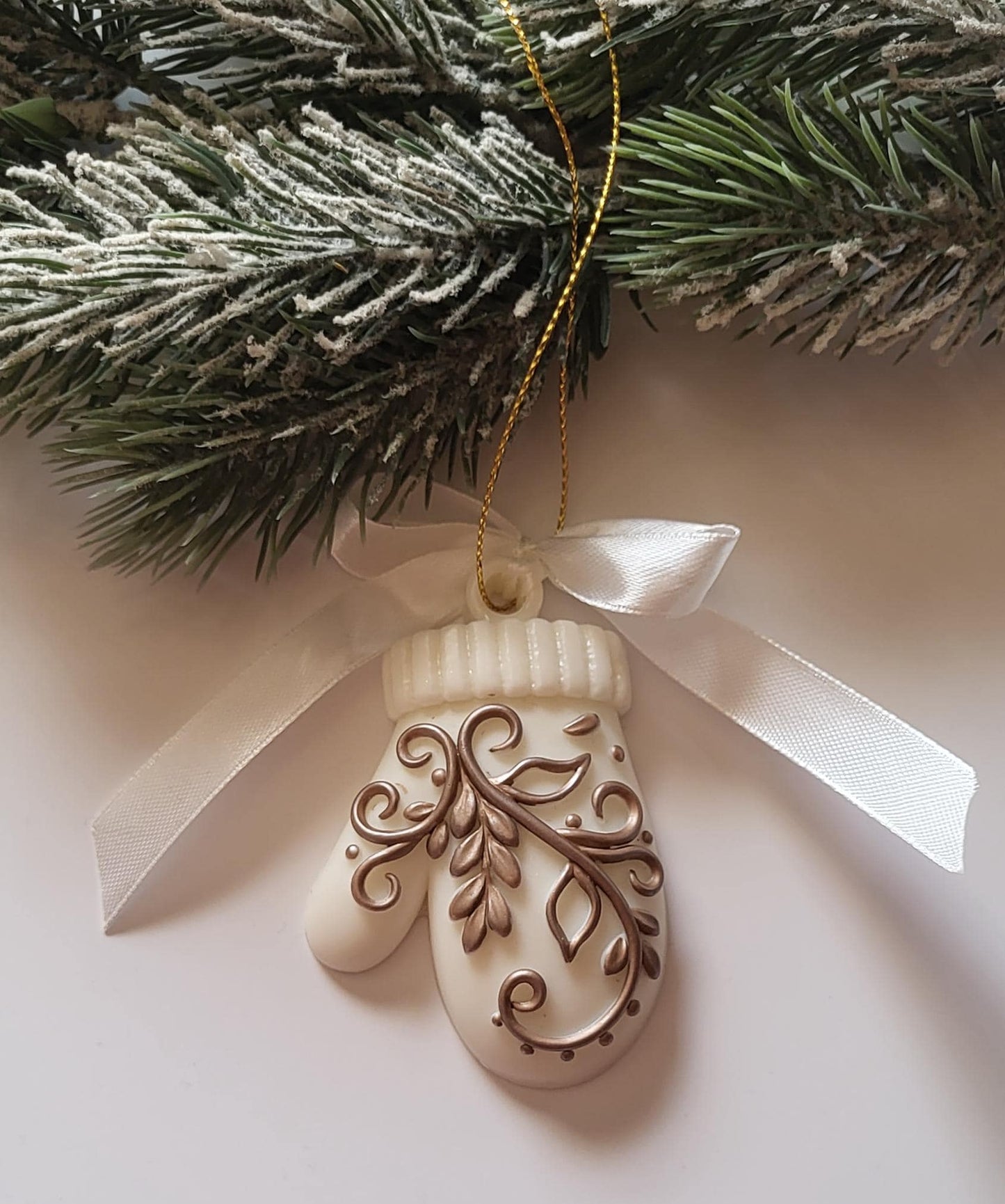 Rustic White and Brown Handmade Epoxy Resin Christmas Ornaments/Unique Handmade Christmas Decorations in Neutral Tones