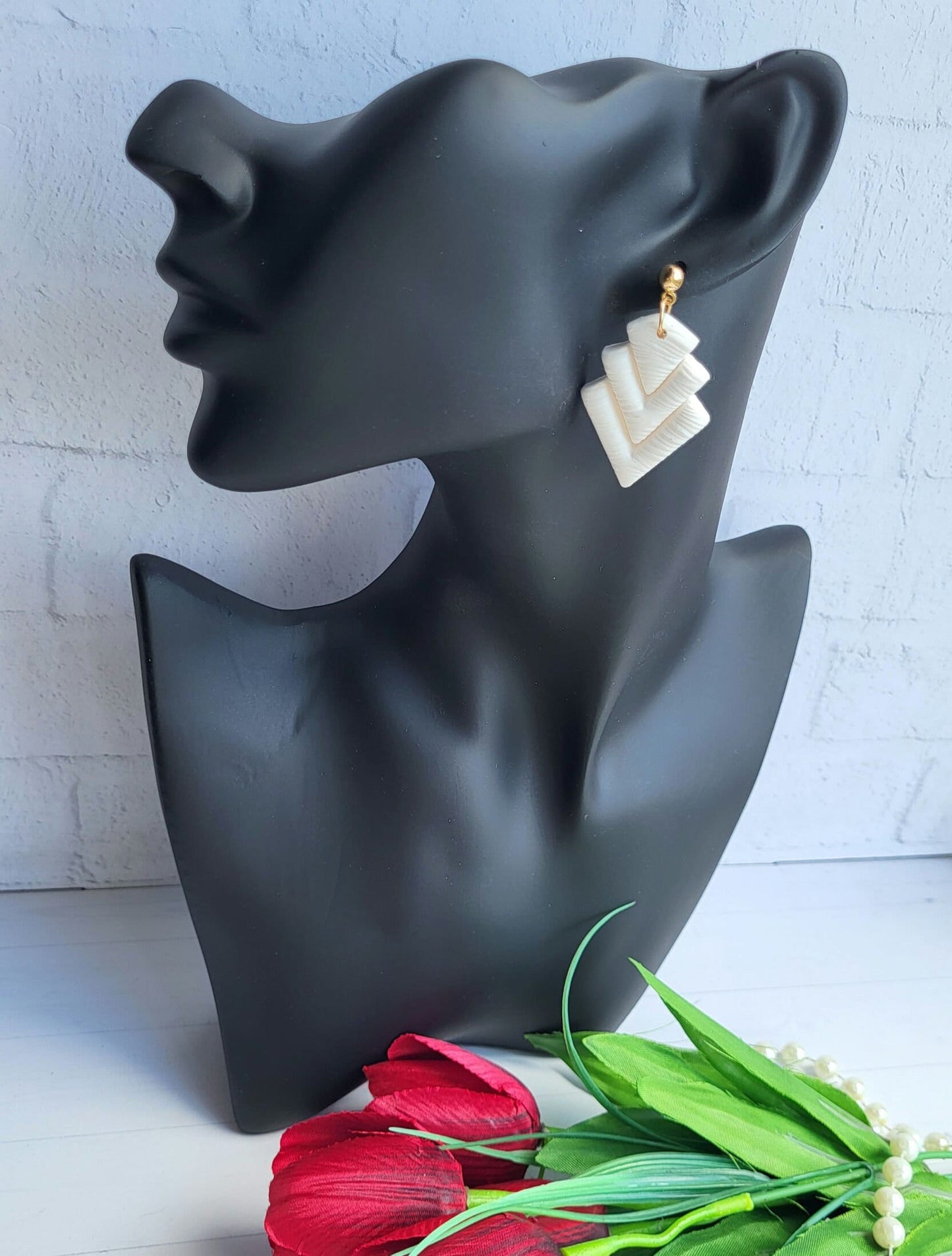 Textured White Chevron Polymer Clay Earrings/Elegant Chevron-Shaped Earrings/Artistic Chevron Clay Earrings