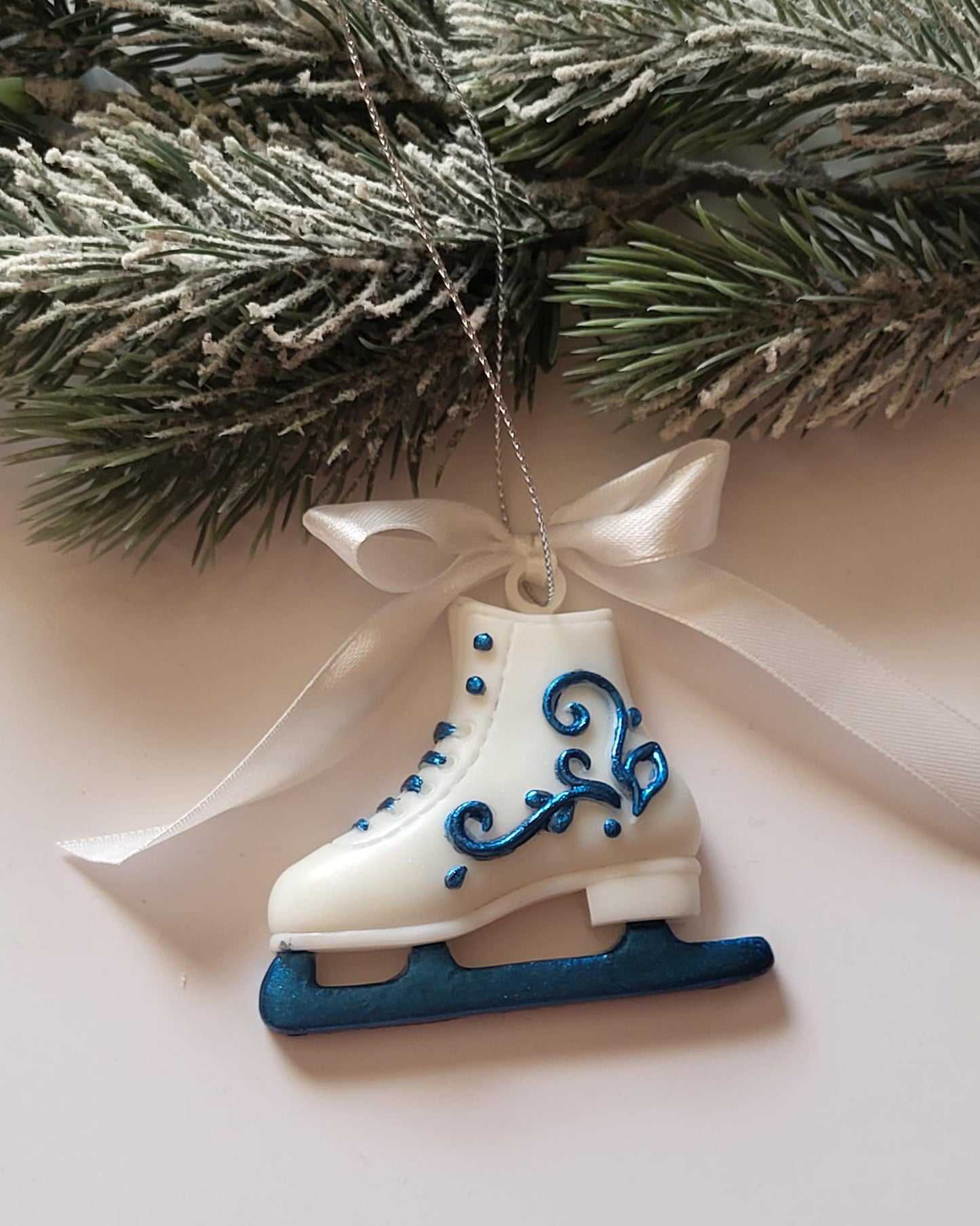 Elegant Blue and White Epoxy Resin Christmas Tree Ornament Set/Unique Set of 6 Resin Christmas Ornaments: Winter Clothing and Accessories