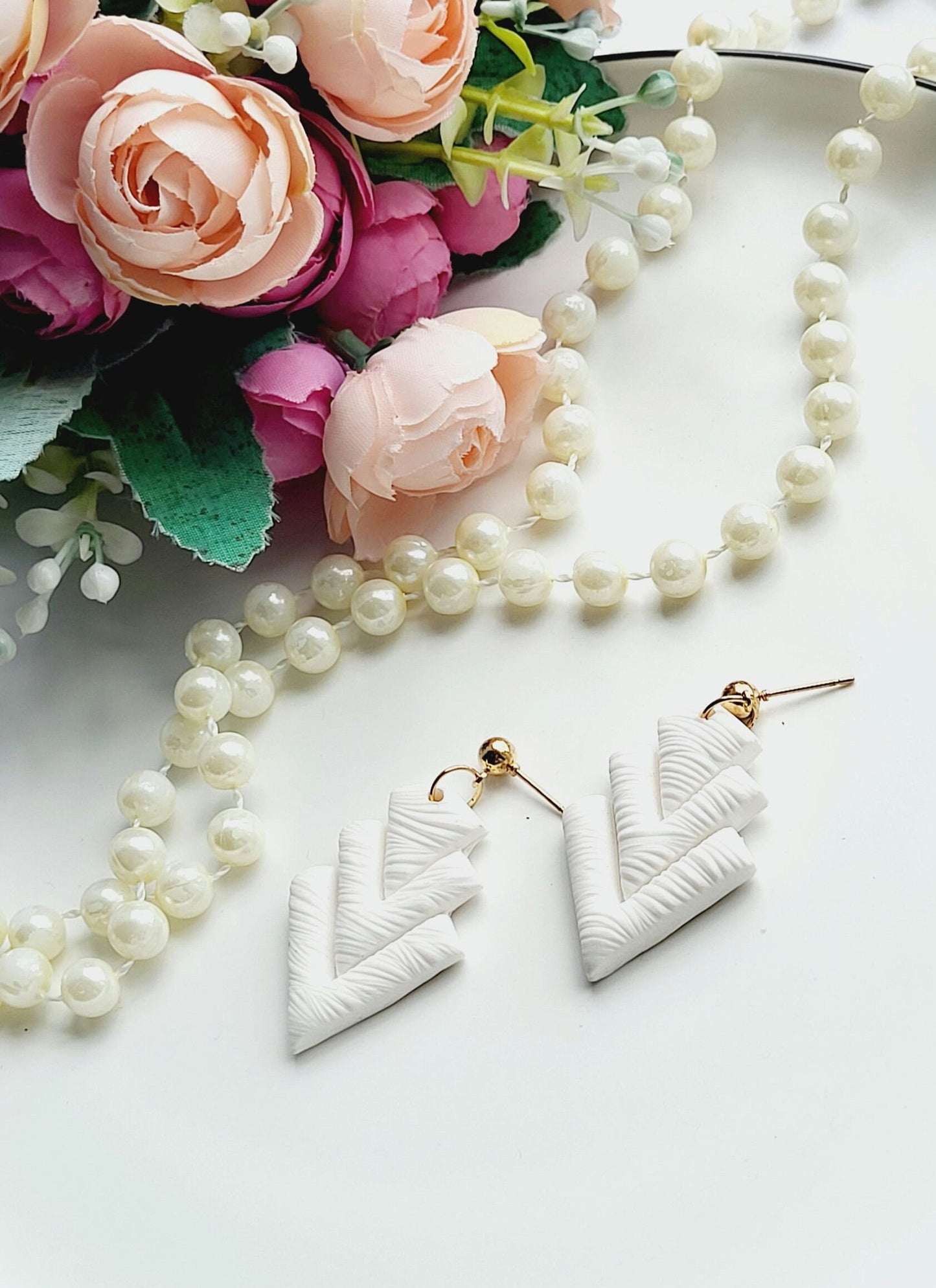 Textured White Chevron Polymer Clay Earrings/Elegant Chevron-Shaped Earrings/Artistic Chevron Clay Earrings
