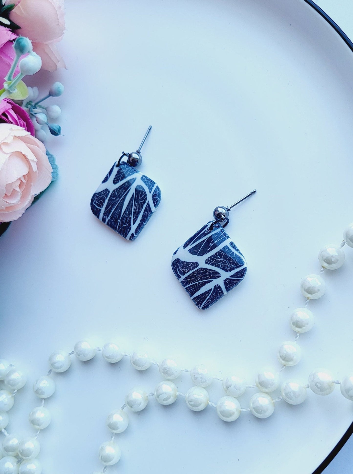 Monochrome Leaf Imprint Polymer Clay Earrings/Elegant Leaf Design Clay Earrings/Modern Art Leaf-Inspired Earrings/Geometric Clay Earrings