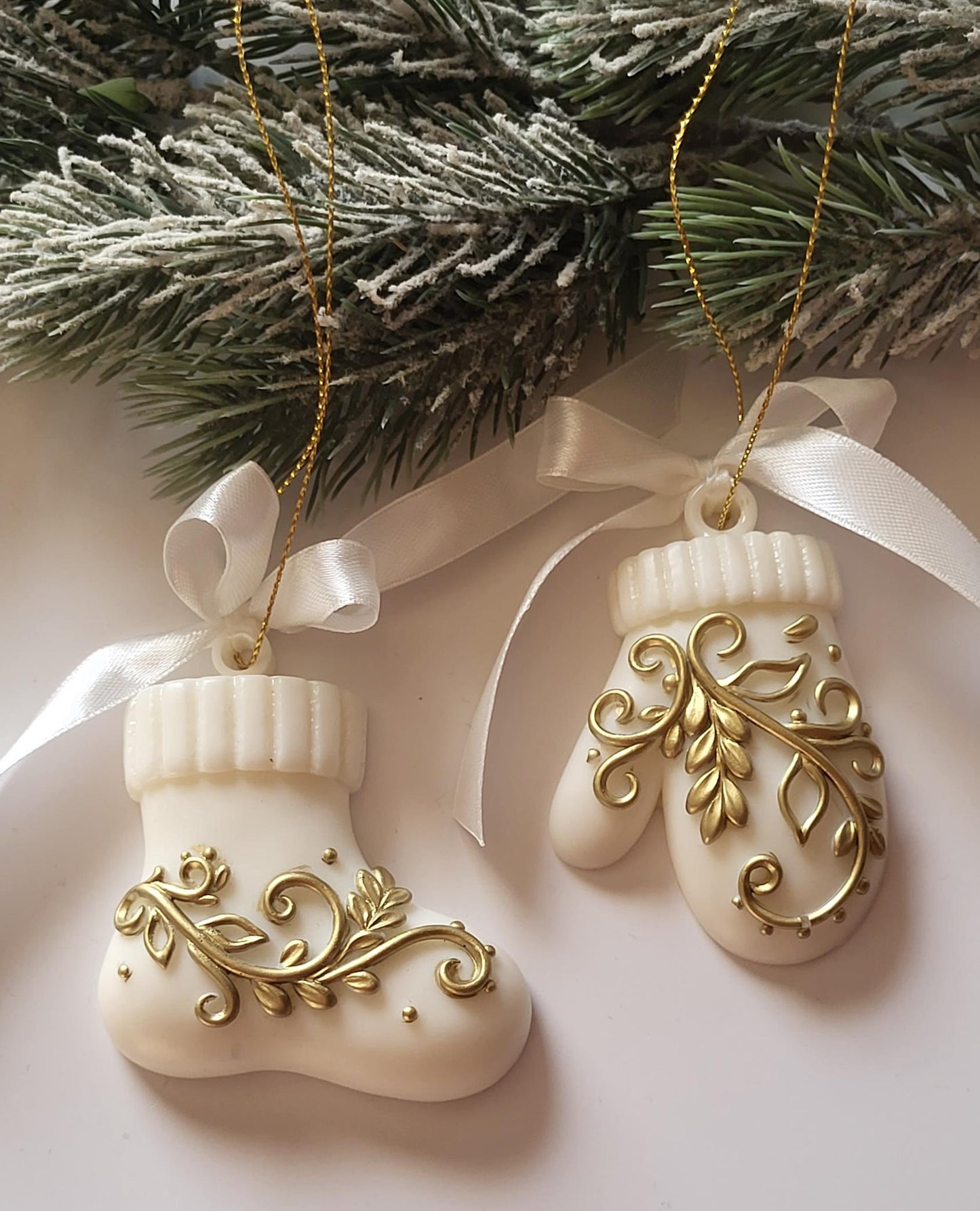 Stylish Epoxy Resin Holiday Decor for a Magical Christmas/Golden Embellished Resin Ornaments for a Sophisticated Christmas