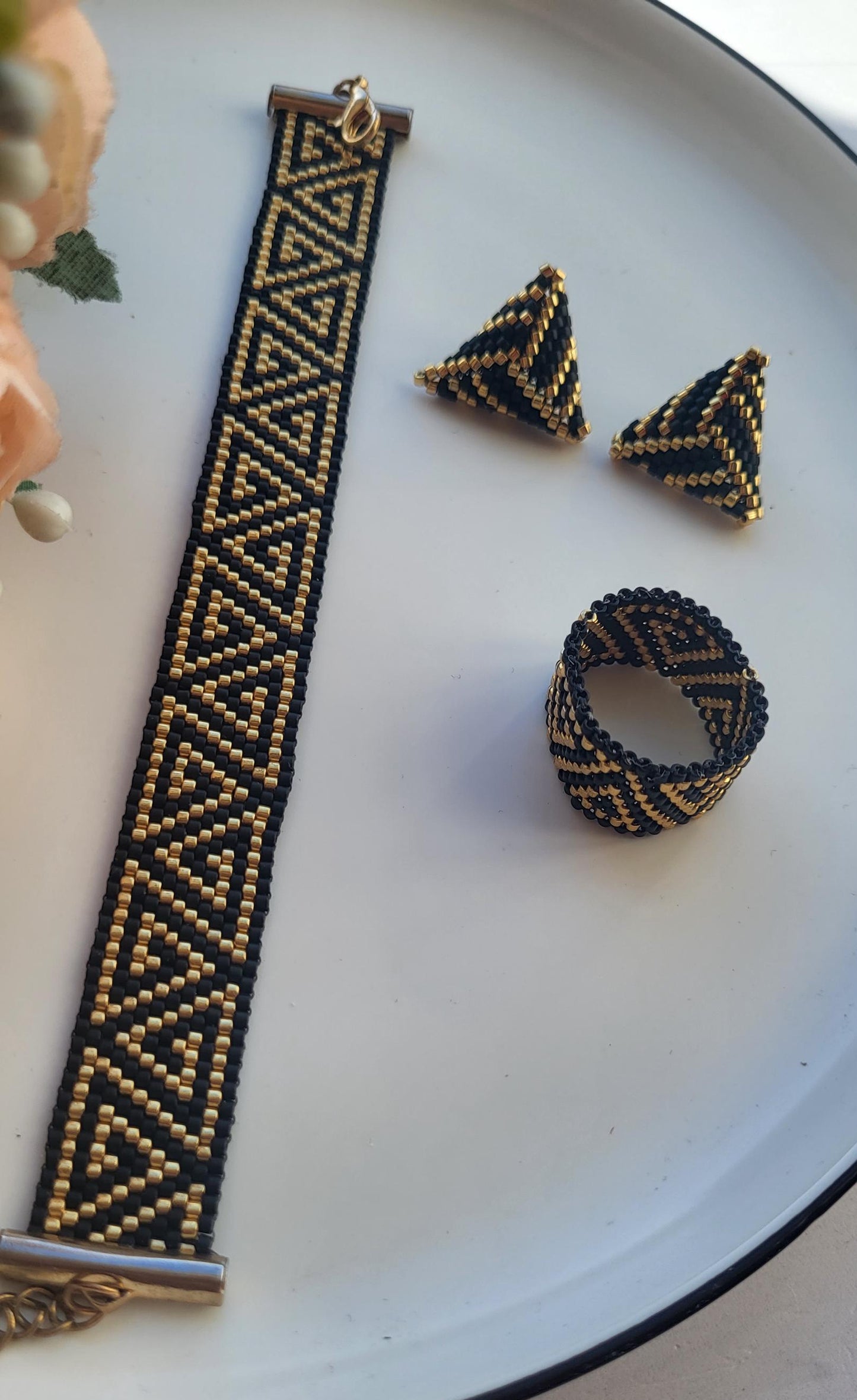 Elegant Handmade Beaded Jewelry Set with Triangle Patterns/Modern Geometric Beaded Jewelry Set in Black and Gold