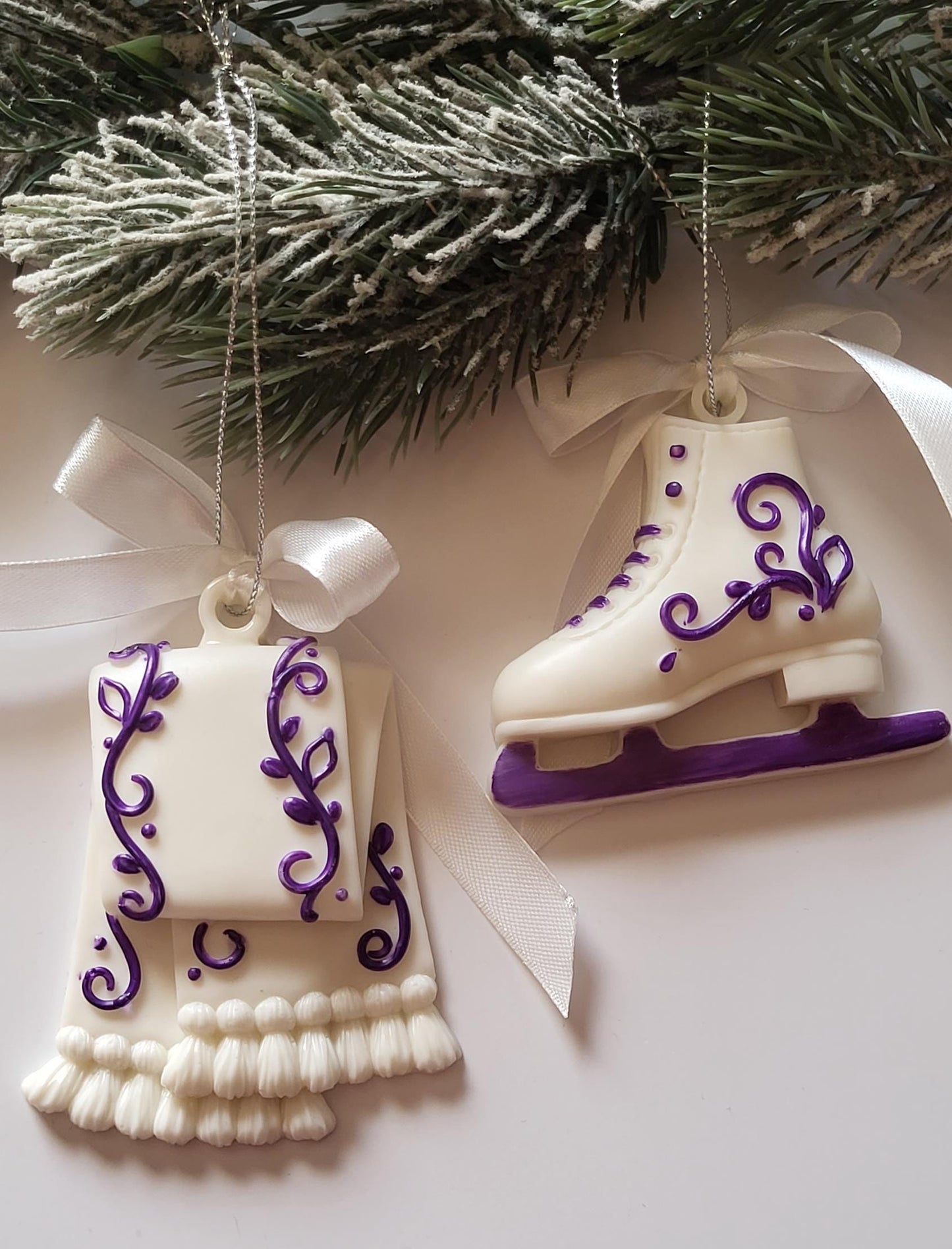 White and Purple Epoxy Resin Ornaments for Festive Holiday Decor/Handcrafted Epoxy Resin Christmas Charms in White and Purple