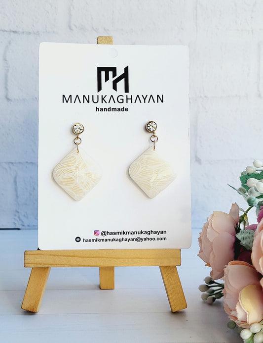 Elegant White Polymer Clay Earrings for Timeless Style/Minimalist White Clay Earrings for Everyday / White Earrings with Delicate Patterns