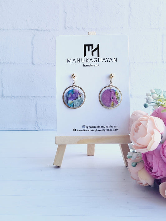 Statement Polymer Clay Earrings in Round Shape with Gold Frame/Trendy Round Earrings Featuring Abstract Pastel Polymer Clay