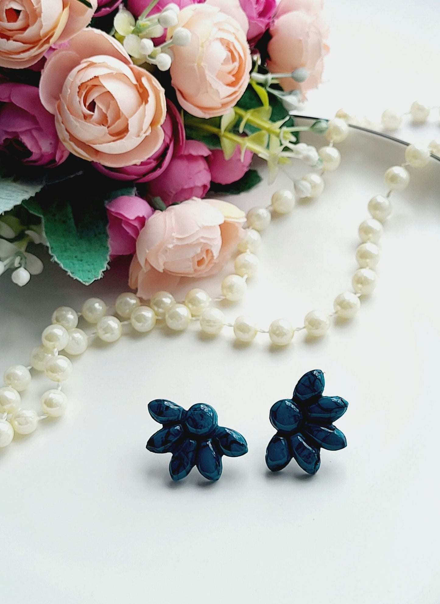 Glossy Green Flower Polymer Clay Earrings/Handmade Dark Green Floral Earrings/Glossy Floral Design Earrings