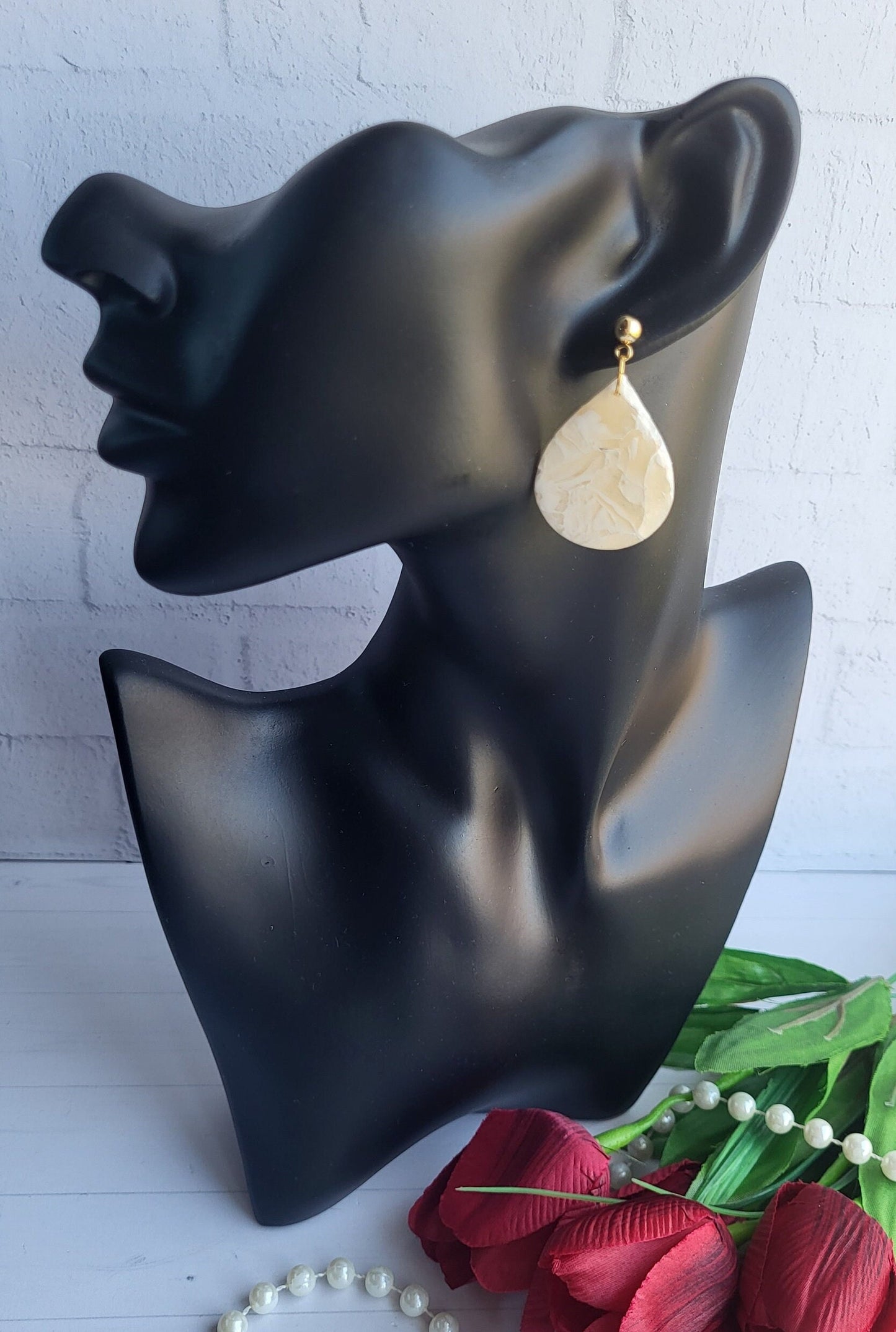 Elegant Beige Teardrop Polymer Clay Earrings/Handmade Neutral Marbled Drop Earrings/Minimalist Teardrop Clay/ Unique Beige  Polymer Earrings