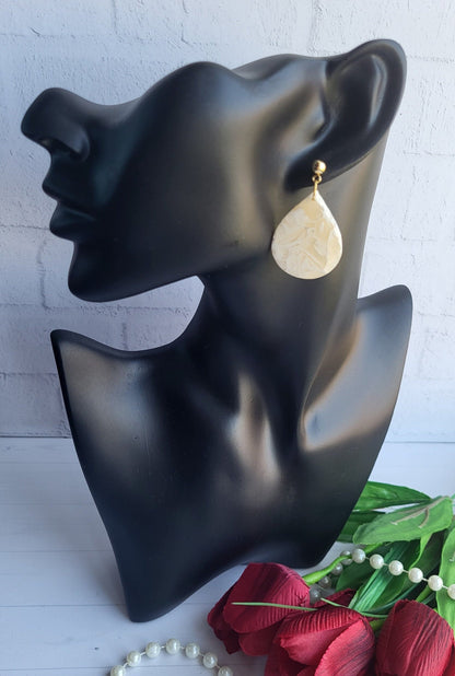 Elegant Beige Teardrop Polymer Clay Earrings/Handmade Neutral Marbled Drop Earrings/Minimalist Teardrop Clay/ Unique Beige  Polymer Earrings