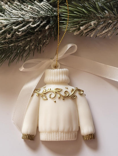 Stylish Epoxy Resin Holiday Decor for a Magical Christmas/Golden Embellished Resin Ornaments for a Sophisticated Christmas