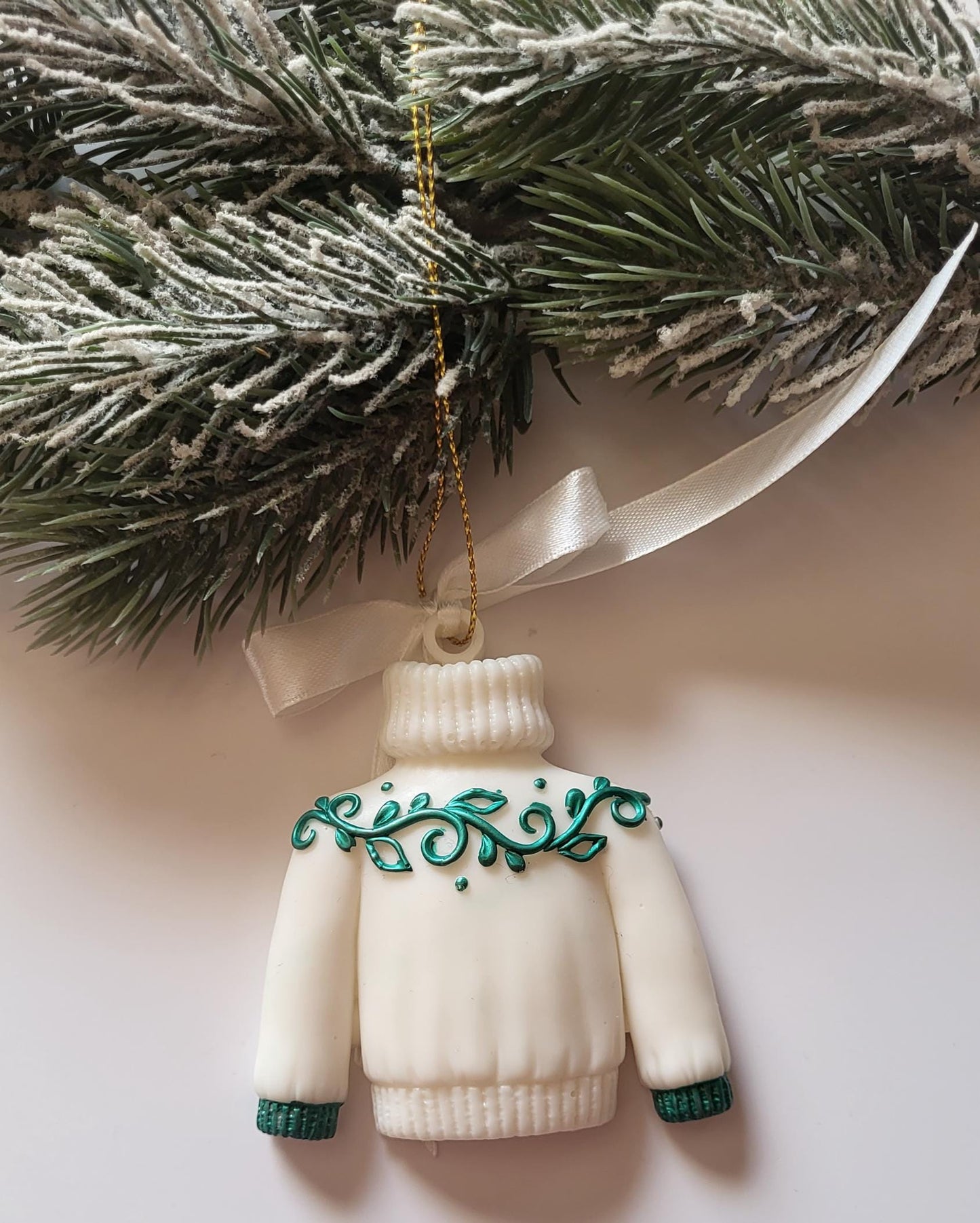 Handmade White and Green Epoxy Resin Christmas Ornaments with Elegant Designs/Unique Green and White Ornaments