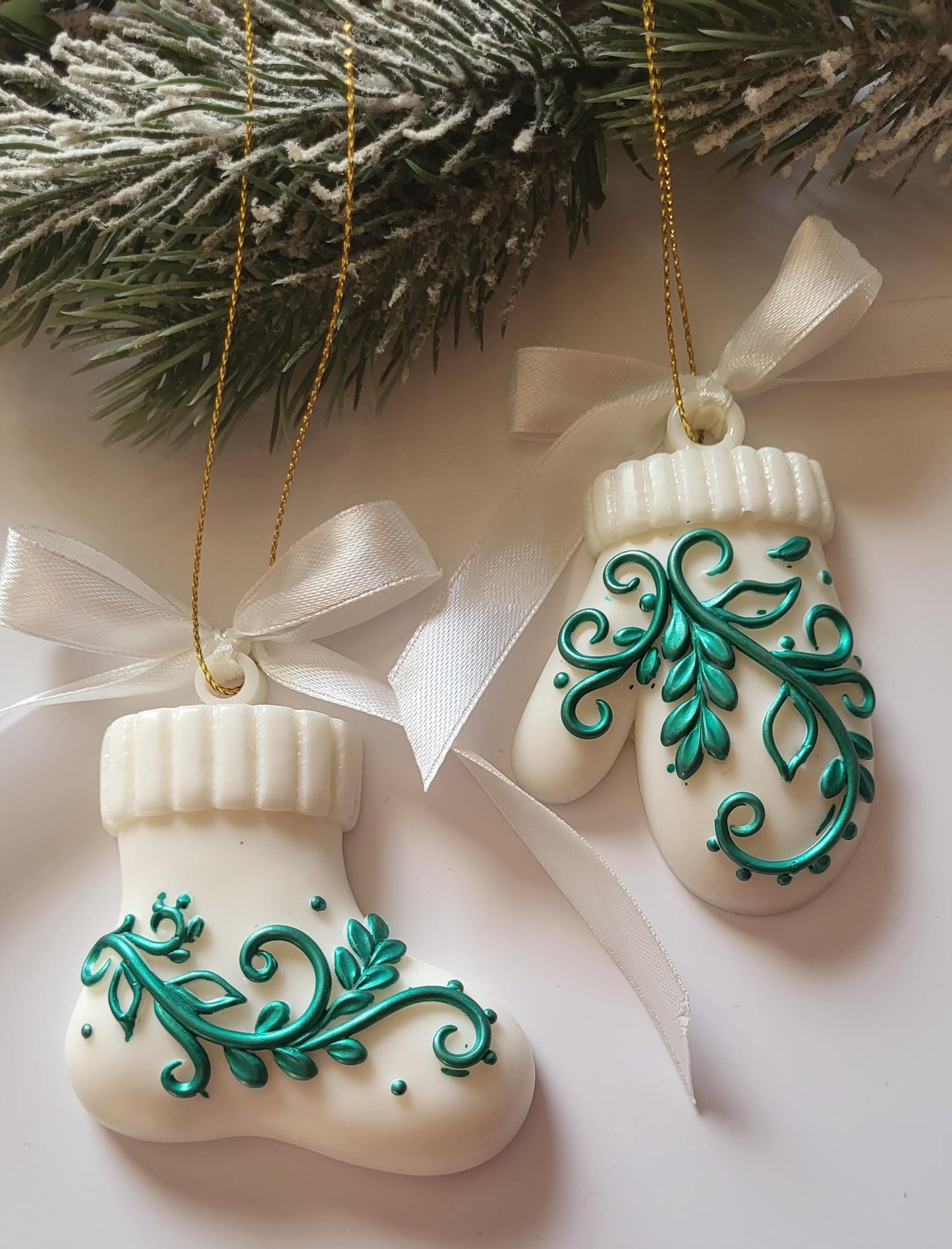 Handmade White and Green Epoxy Resin Christmas Ornaments with Elegant Designs/Unique Green and White Ornaments
