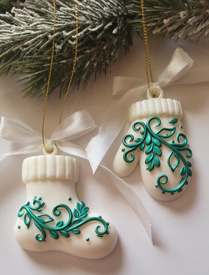 Handmade White and Green Epoxy Resin Christmas Ornaments with Elegant Designs/Unique Green and White Ornaments