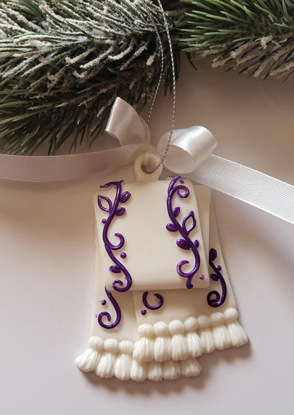 White and Purple Epoxy Resin Ornaments for Festive Holiday Decor/Handcrafted Epoxy Resin Christmas Charms in White and Purple