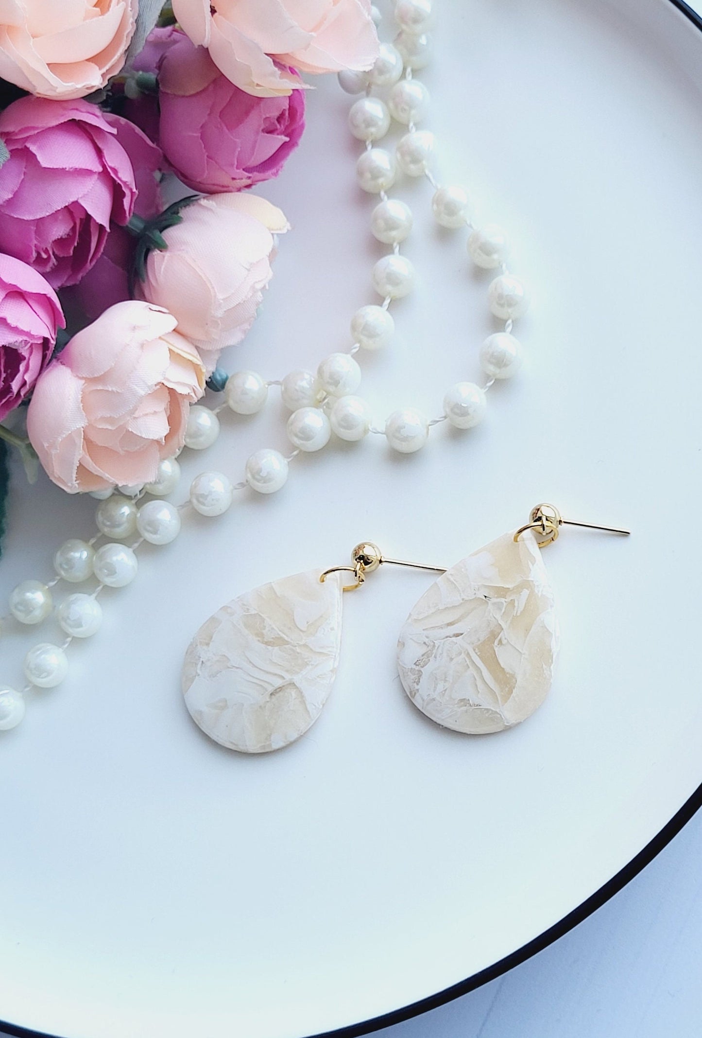 Elegant Beige Teardrop Polymer Clay Earrings/Handmade Neutral Marbled Drop Earrings/Minimalist Teardrop Clay/ Unique Beige  Polymer Earrings