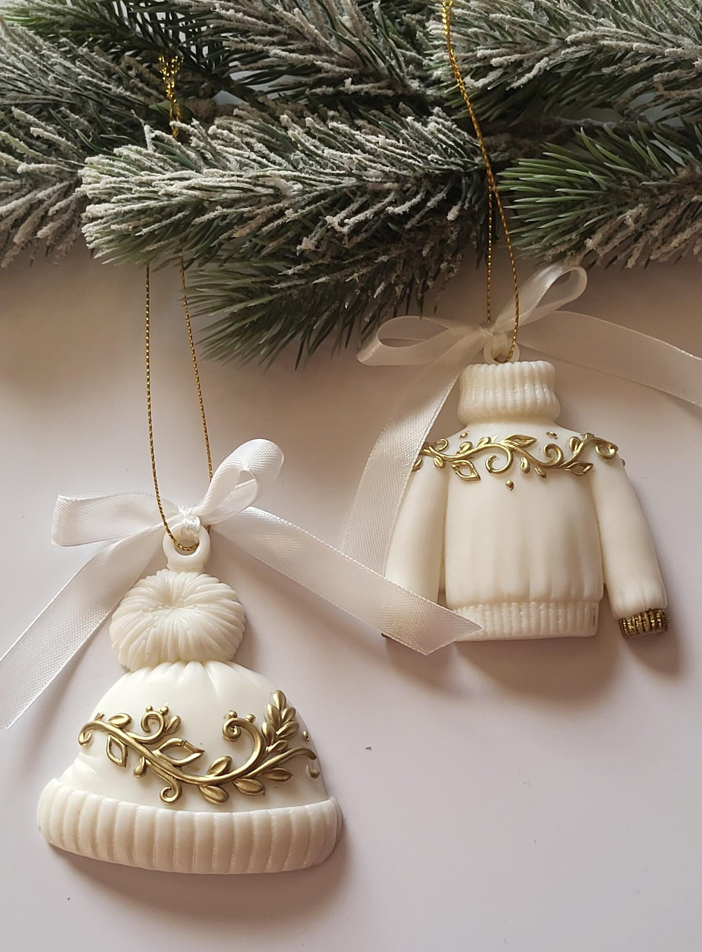 Stylish Epoxy Resin Holiday Decor for a Magical Christmas/Golden Embellished Resin Ornaments for a Sophisticated Christmas