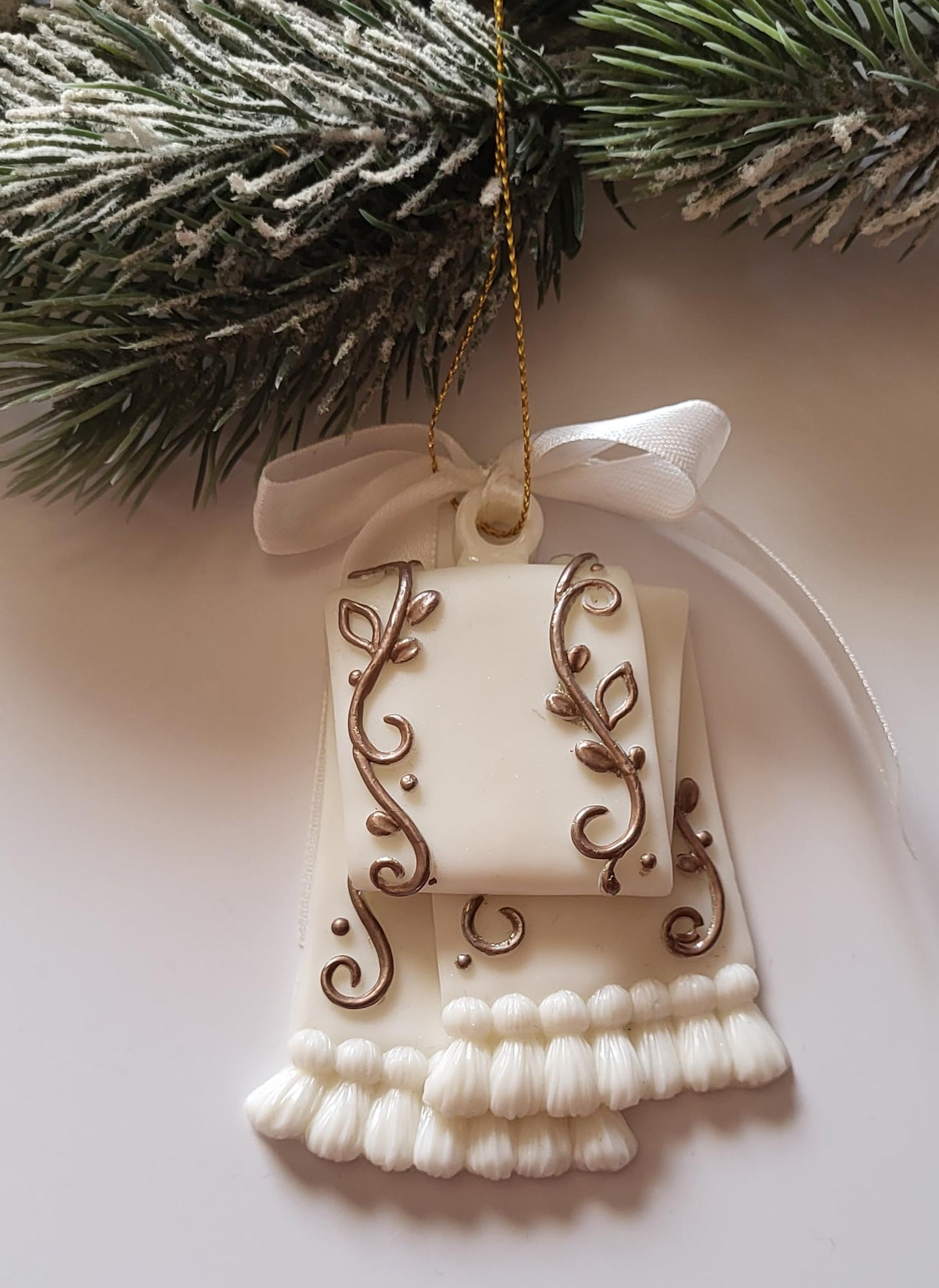 Rustic White and Brown Handmade Epoxy Resin Christmas Ornaments/Unique Handmade Christmas Decorations in Neutral Tones