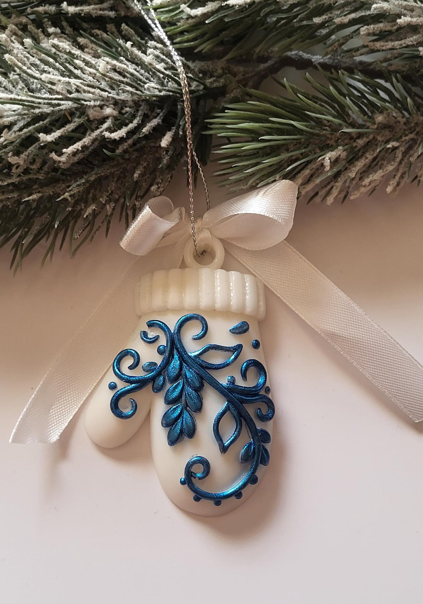 Elegant Blue and White Epoxy Resin Christmas Tree Ornament Set/Unique Set of 6 Resin Christmas Ornaments: Winter Clothing and Accessories