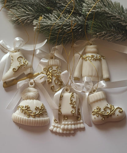 Stylish Epoxy Resin Holiday Decor for a Magical Christmas/Golden Embellished Resin Ornaments for a Sophisticated Christmas