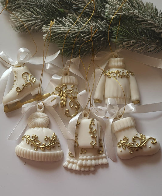 Stylish Epoxy Resin Holiday Decor for a Magical Christmas/Golden Embellished Resin Ornaments for a Sophisticated Christmas