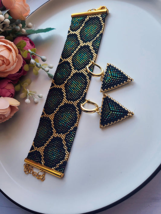 Handcrafted Beaded Jewelry Set with Bracelet and Triangle Rings – Elegant Black and Gold Design/Elegant Beaded  Set – Perfect Gift Idea