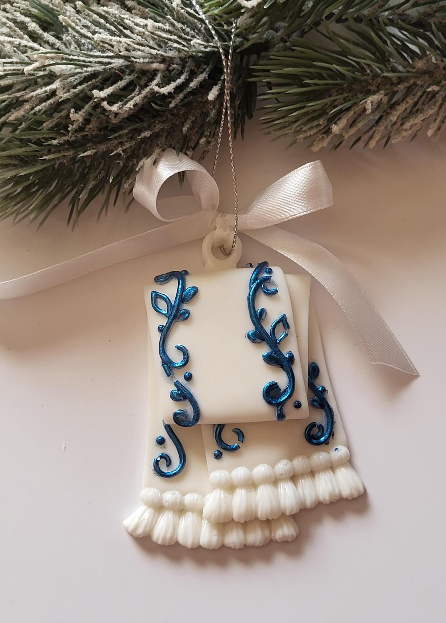 Elegant Blue and White Epoxy Resin Christmas Tree Ornament Set/Unique Set of 6 Resin Christmas Ornaments: Winter Clothing and Accessories