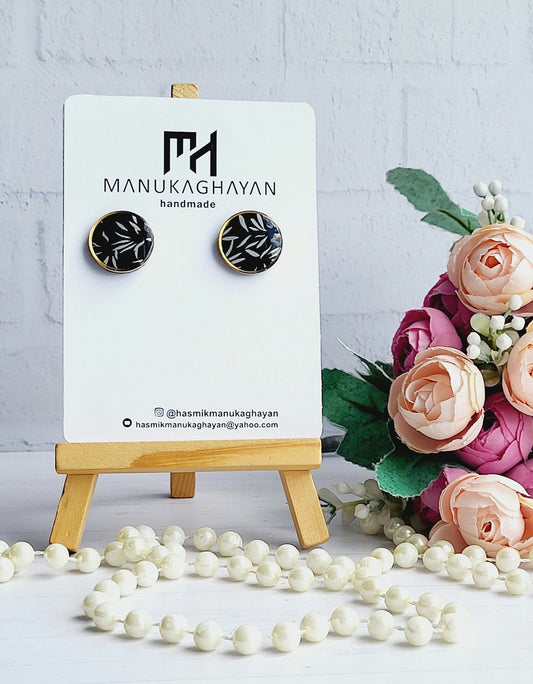 Elegant Round Earrings Featuring Minimalist Leaf Design/Stylish Handmade Earrings with Abstract Leaf Motif