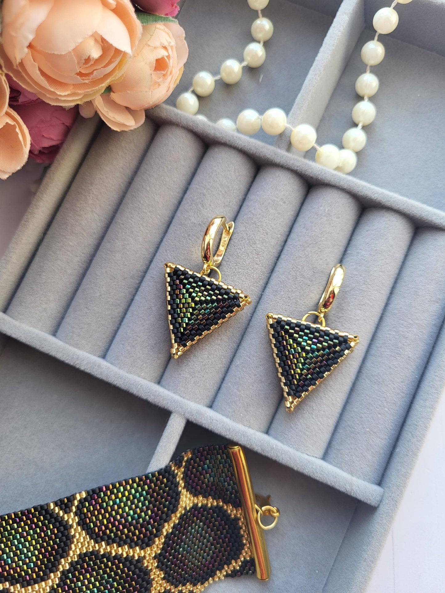 Handcrafted Beaded Jewelry Set with Bracelet and Triangle Rings – Elegant Black and Gold Design/Elegant Beaded  Set – Perfect Gift Idea