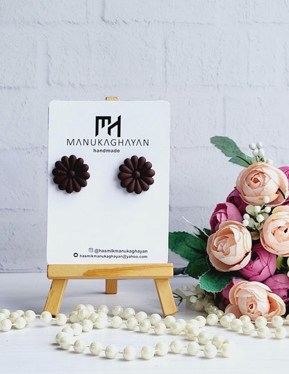 Minimalist Flower-Shaped Earrings in Deep Plum Tone/Handmade Dark Floral Polymer Clay Stud Earrings/Lightweight Floral Studs