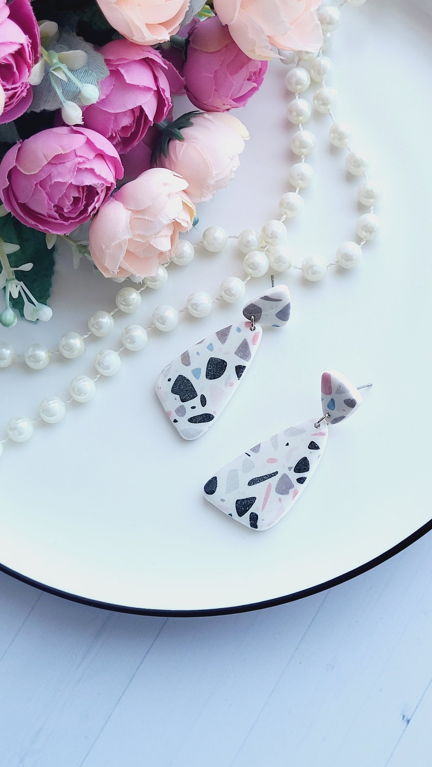 Terrazzo-Inspired Polymer Clay Earrings/Minimalist White Earrings with Abstract Patterns/Modern Abstract Handmade Clay Earrings