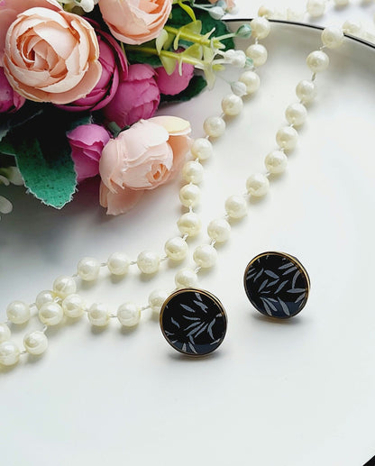 Elegant Round Earrings Featuring Minimalist Leaf Design/Stylish Handmade Earrings with Abstract Leaf Motif