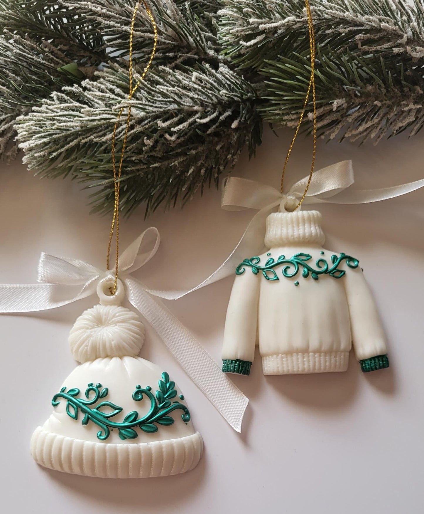 Handmade White and Green Epoxy Resin Christmas Ornaments with Elegant Designs/Unique Green and White Ornaments