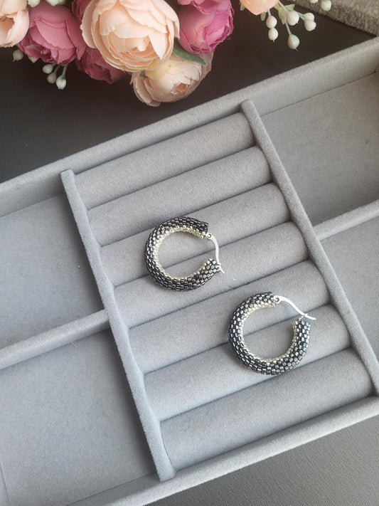 Elegant Two-Tone Miyuki Beaded Hoops/Handwoven Black and Silver Miyuki Hoop Earrings/Stylish Handcrafted Miyuki Earrings in Silver and Black